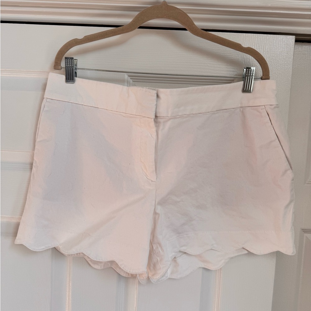 Ann Taylor LOFT 14 scalloped white shorts EUC!!
